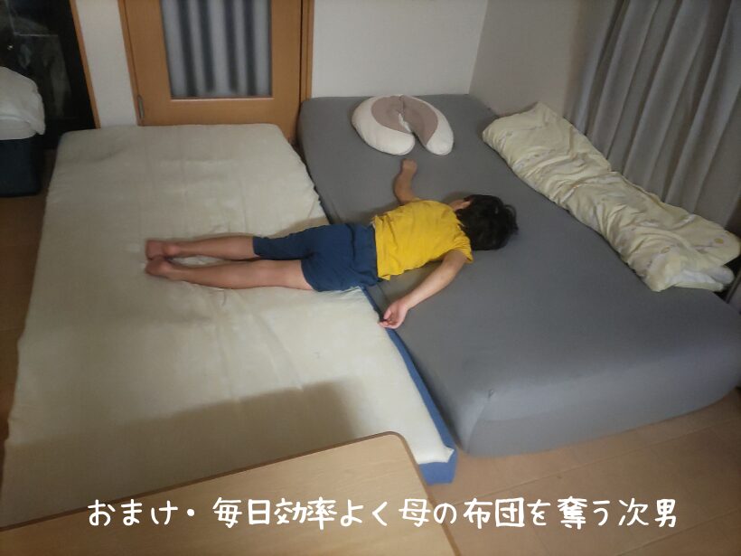 母のベッドを奪う次男